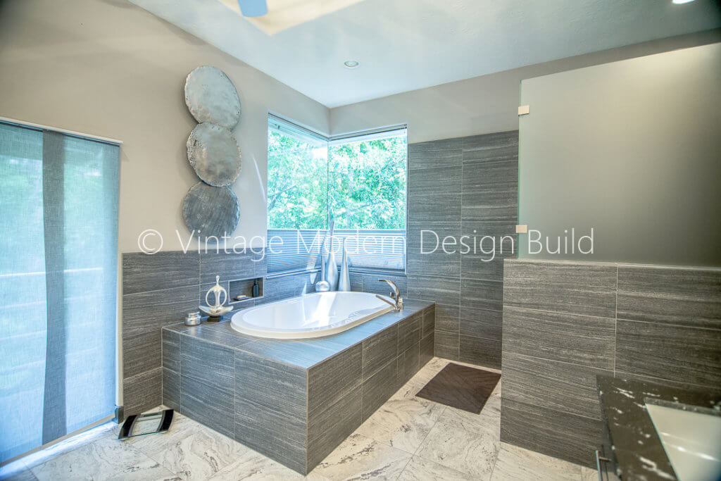 Minimalist Modern Bathroom Remodeling Contractor - Austin, TX